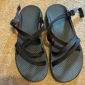 Size 7 black Chacos